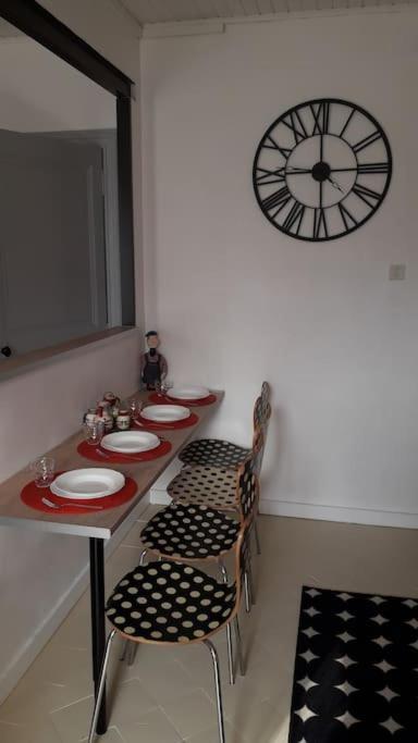 Bel Appartement Au Coeur De La Cite Medievale Sommières Eksteriør billede